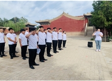 “緬懷先烈，瞻仰紅色文化”