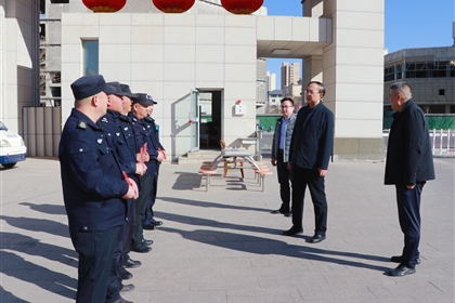 王宏帶隊開展春節(jié)前校園安全檢查 看望慰問一線在崗員工